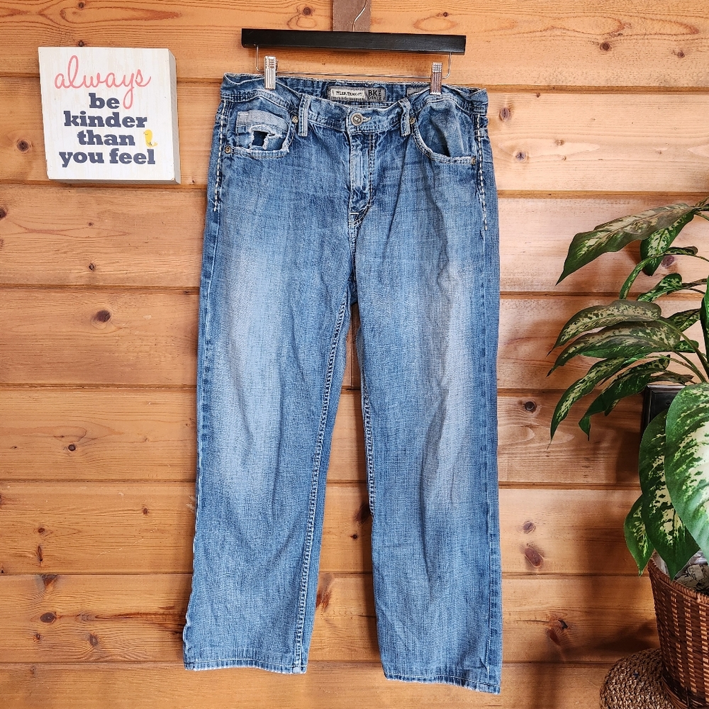 Buckle BKE Tyler Straight Leg Relaxed Denim Jeans Distressed Embroider 34 x 30"